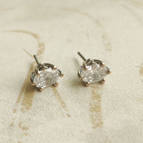 Kendra Scott Cailin Silver White Crystal Stud Earrings 🎉 - Picture 3 of 4